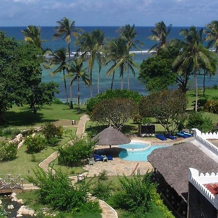 Hill Park Hotel - Tiwi Beach Екстер'єр фото