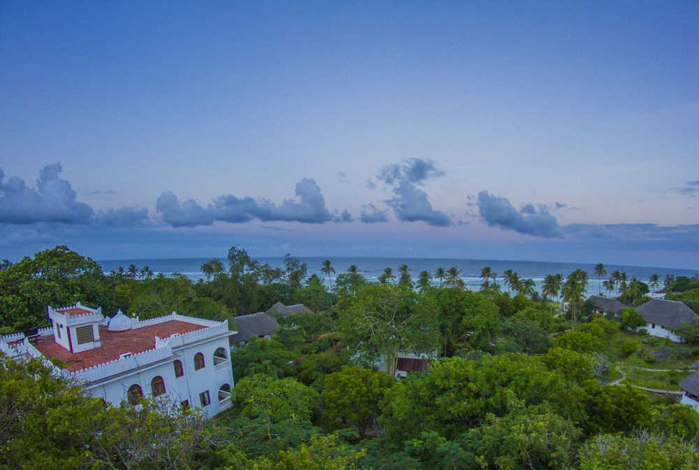 Hill Park Hotel - Tiwi Beach Екстер'єр фото