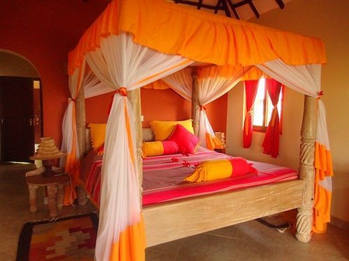 Hill Park Hotel - Tiwi Beach Екстер'єр фото