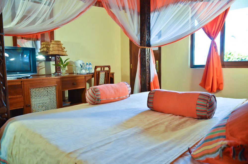 Hill Park Hotel - Tiwi Beach Екстер'єр фото