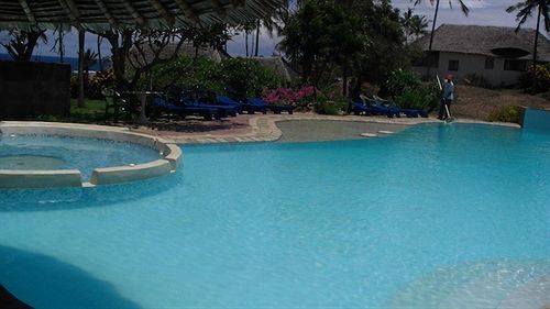 Hill Park Hotel - Tiwi Beach Екстер'єр фото